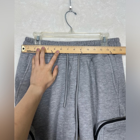 AKA DEMIKS Gray Men’s Workout Shorts Size Medium - Picture 4 of 5